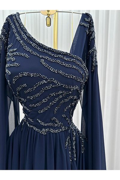 Diva style A distinctive and elegant evening dress, chiffon, georgette, and hand embroidery.