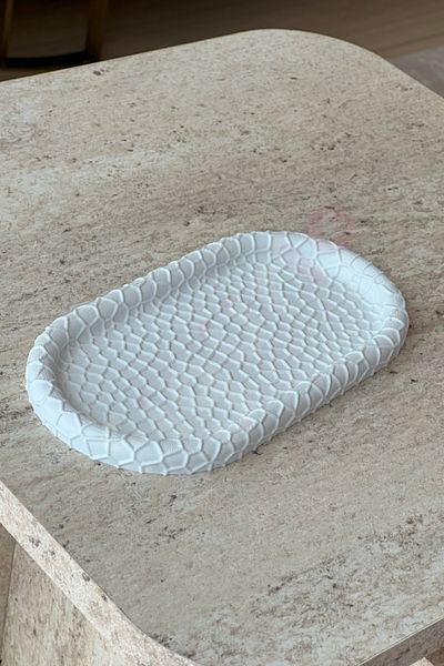 figurio Textured Jewelry Tray / Organizer Plate / White