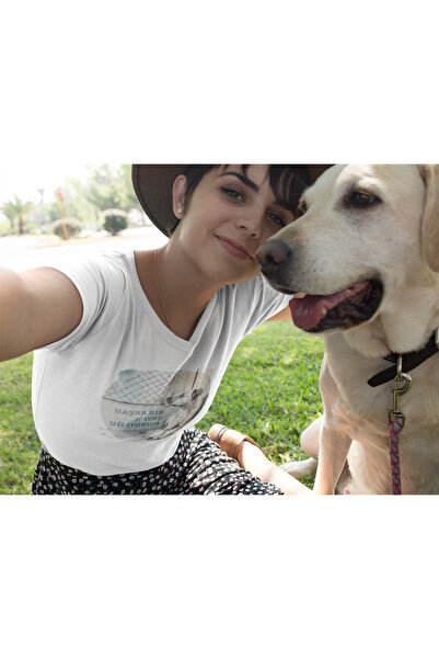 Başka Bir Hayat Dileyen Köpek T-shirt (Kadın) - Hayat veren alışveriş.