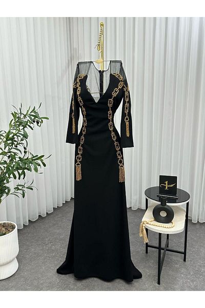 MEZON FASHION Elegant evening dress with a striking modern design