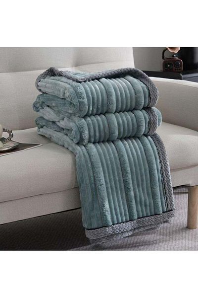 Comfy Luxurious Embossed Light Green Textured Blanket King Size 200 x 230 Cm