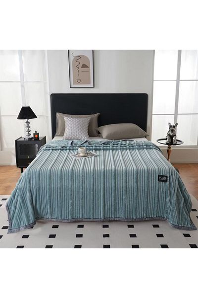 Comfy Luxurious Embossed Light Green Textured Blanket King Size 200 x 230 Cm