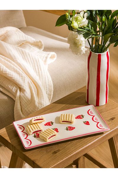 LC Waikiki Quality Parts from Celebi Store |   Red Strawberry Printed Ceramic Presentation Plate 28 cm