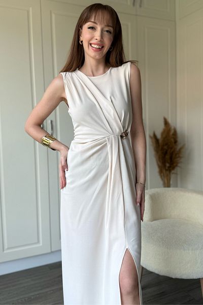 Dilay Gökoğlu Butik Beige Draped Dress with Accessory Detail and Slit
