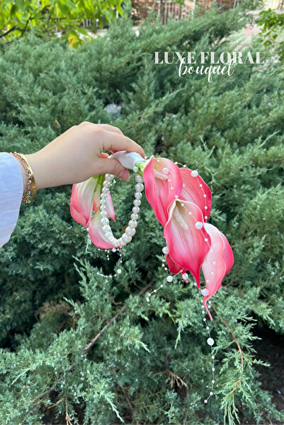 Luxe Floral Bouquet زهرة لؤلؤية وردية ناعمة بتصميم خاص مع تفاصيل لؤلؤية 10 قط...