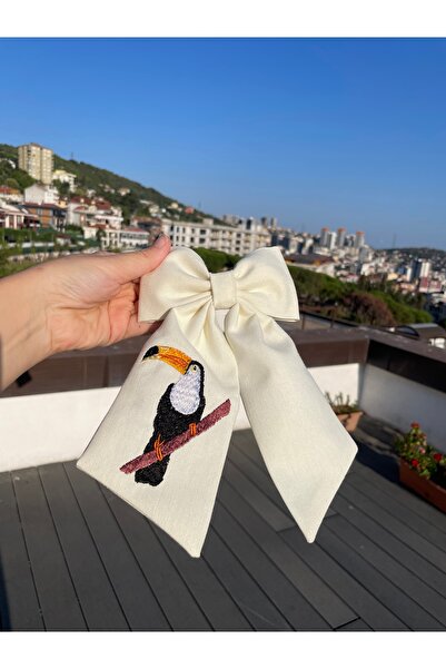 dogga design El Yapımı Tukan Nakışlı Fiyonk Saç Tokası – Tropikal ve Uğur Sim...