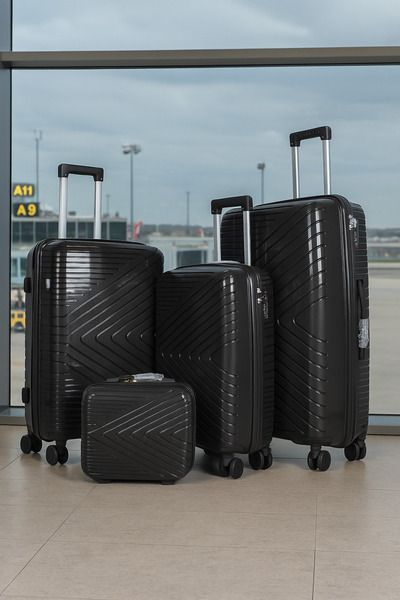 Living مجموعة سفر كاملة مصنوعة من مواد قوية - 4 أحجام للتخزين والتنظيم السهل.