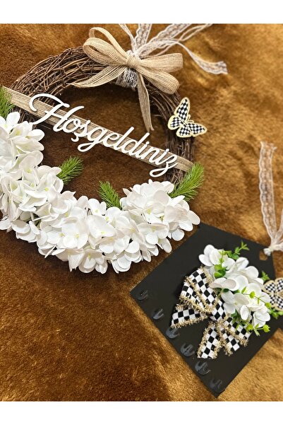 Marrone Σετ διακοσμητικό στεφάνι και μπρελόκ για πόρτα με λευκά λουλούδια και γράμματα «Καλώς ήρθατε» – Διακοσμητικό στεφάνι με ψάθινο δαχτυλίδι