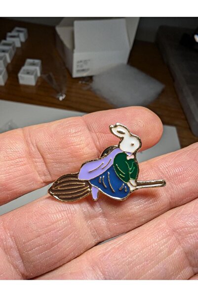 Tudivanyu Aksesuar Uçan Süpürgeli Tavşan Model Yaka Pini Çanta Pini Mini Broş
