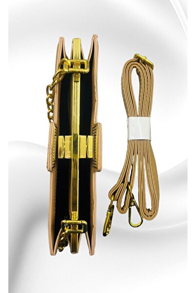 Generic fashionable luxury bag with golden accessories and chain handle along with detachable strap