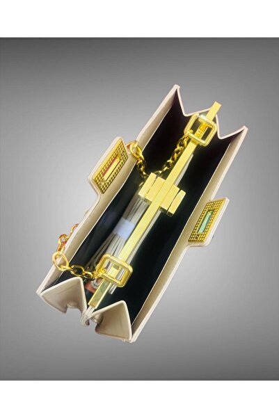 Generic fashionable luxury bag with golden accessories and chain handle along with detachable strap