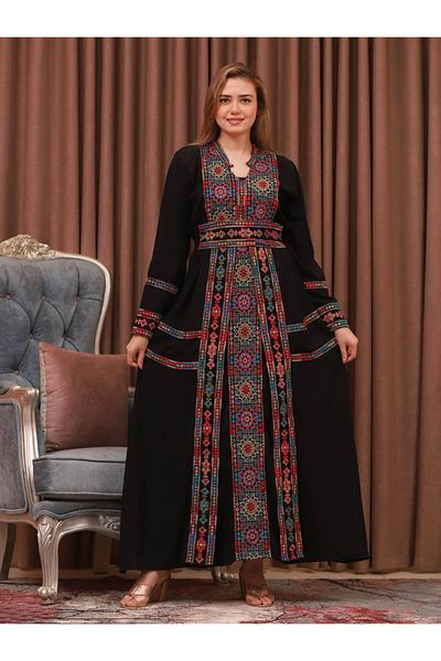 Lyaly aljlabyh The "Color Mosaic" jalabiya is an elegant black dress in bright colors, for a unique look that expresses authenticity with a modern touch.