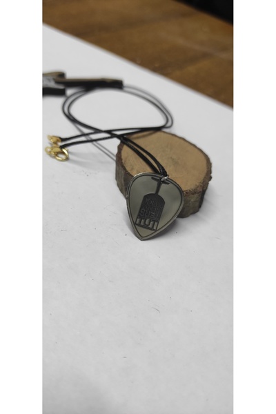 penakolik قلادة معدنية محفورة بالليزر بلون فضي