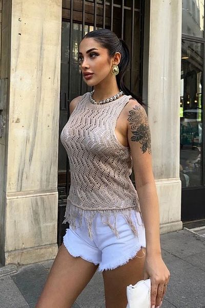 VAGGON Crew Neck Sleeveless Tassel Blouse