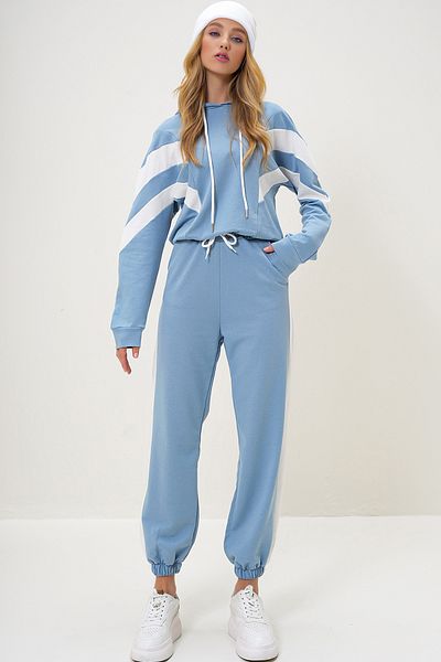 VAGGON Women's Blue Hooded Color Blocked Two Thread Sweatshirt and Elasticated Leg Sweatpants Set Prmx13094