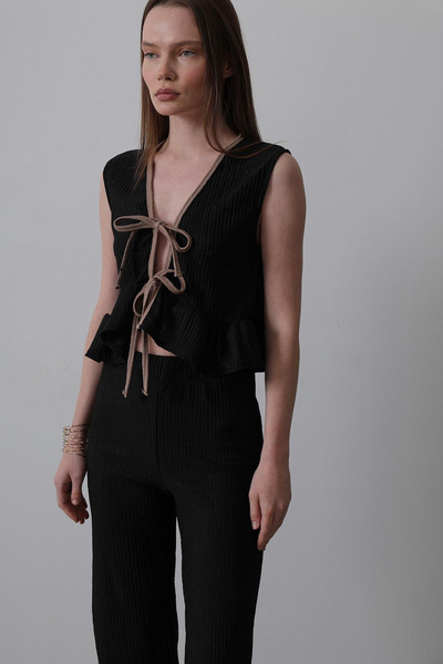 VAGGON Women's Black V-Neck Lace-Up Flounce Knitted Blouse and Pants Set Vs00520