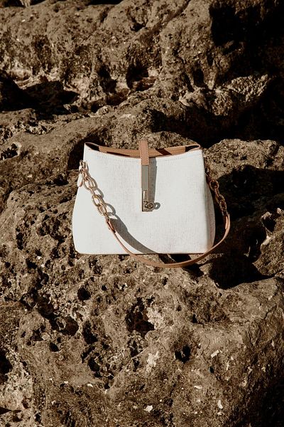 Zühre White Bag with Chain Strap Detail Z0512