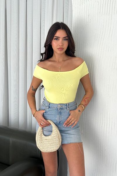FEMELLE Women's Yellow Standard Size Knitwear Crop Blouse