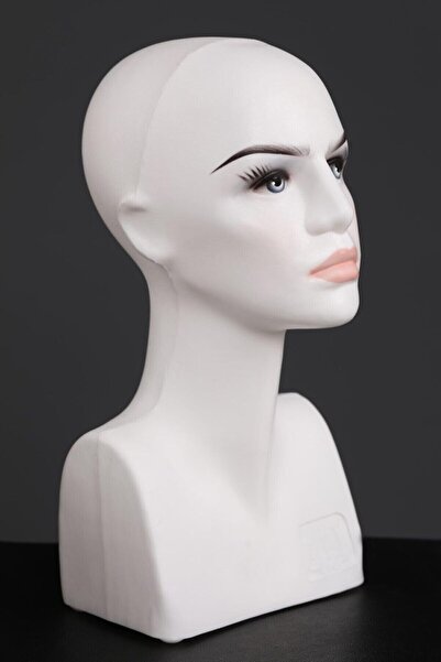 Modern Raf Kafa Omuzlu Beyaz Makyajlı Manken
