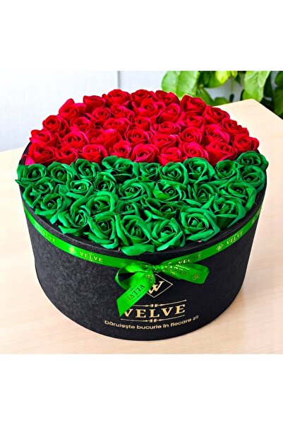 velve Aranjament floral Country, in cutie rotunda cu 55 trandafiri din sapun,...
