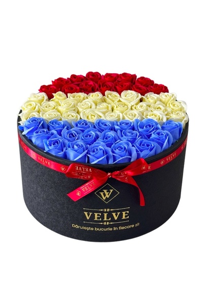 velve Country floral arrangement, in a round box with 55 soap roses, Luxembourg