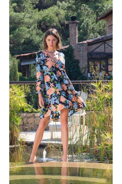 NightLove فستان موناميز منقوش بأكمام طويلة 22007