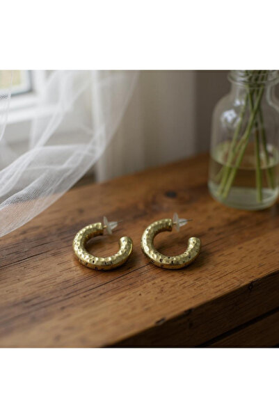 BuradaBuldun أقراط دائرية مزخرفة باللون الذهبي