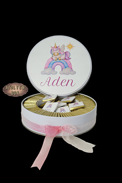 Doa Fil Store Kişiye Özel Baskılı Metal Kutuda 100 ADET Madlen BEBEK Çikolatası