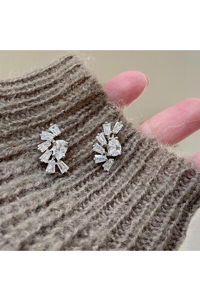 Choice أقراط هويتان الأنيقة المتطابقة E2427 مع زركونيا مكعبة على شكل قطرة ماء...