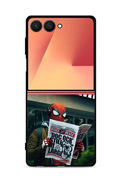 Tolwak غطاء حماية لهاتف Samsung Galaxy Z Flip7 بتصميم سبايدرمان يقرأ صحيفة
