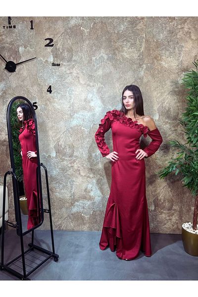 COCONALY Satin dress with a distinctive cut