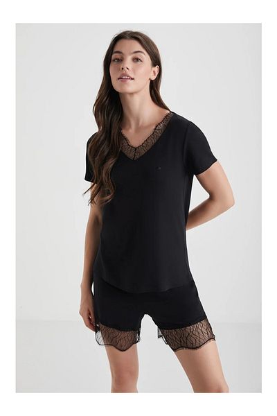 Penyemood Lace Detail V-Neck Short Sleeve Soft Textured Fabric Women's Shorts Pajama Set