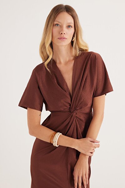 Tudors Kadın Slim Fit Dar Kesim Kısa Kollu V Yaka Kahverengi Elbise