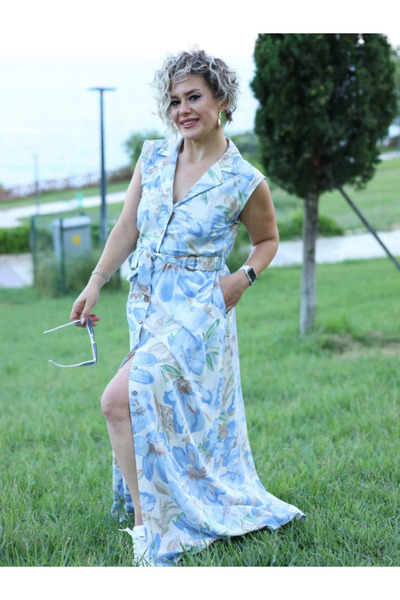 BY GÜLŞAH GÜL Mavi Çiçek Desenli Düğmeli Kuşaklı Maxi Elbise