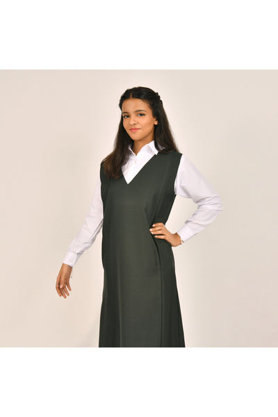 HAWRAA مريول أخضر زيتي بقصة مستقيمة مقلم من الجوانب