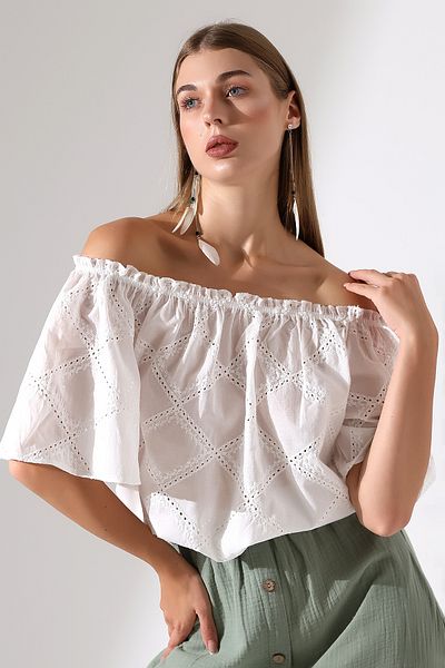 Dreamlike Bohemian Style Madonna Collar Embroidery Blouse – Flounce Sleeves Floral Pattern Laced Fabric