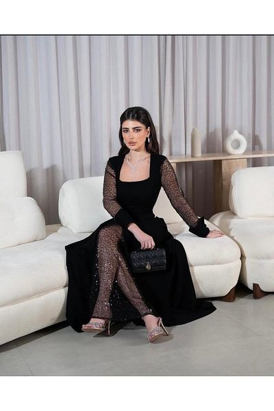 HOOR AL-YASMEEN An elegant, soft, indigo red dress, characterised by its high-quality and elegant fabric.