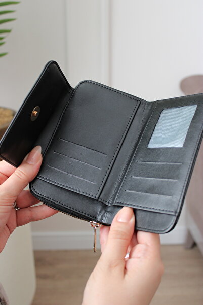 Mimoza Women's Black Two-Compartment Zippered Wallet with Crocodile Pattern