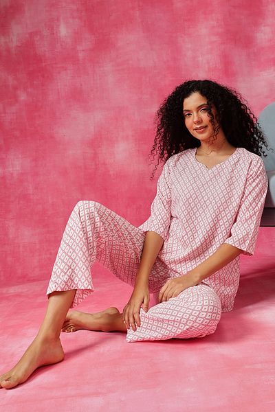 Clovia Geometric Print Kurta Top & Pyjama Set in White - Rayon
