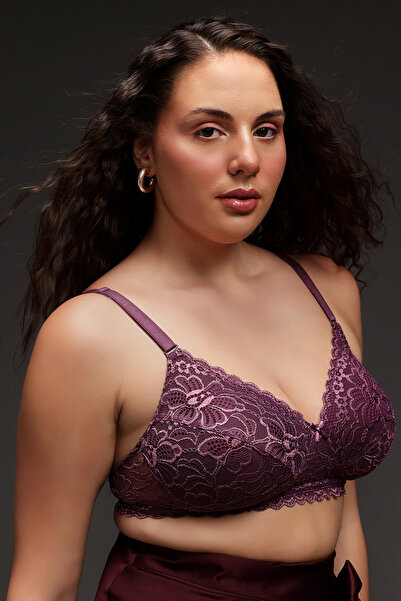 Clovia Padded Non-Wired Full Coverage Multiway Bra in Wine Colour - Lace