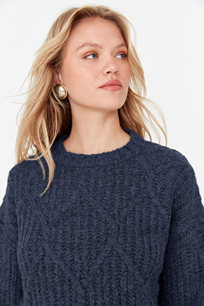 Trendyol Collection Indigó széles szabású puha textúrájú kötöttáru pulóver TWOAW23KZ01373