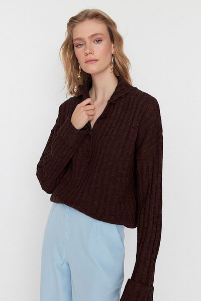 Trendyol Collection Pulover maro cu croială largă, moale, cu guler în picioare, tricotaj TWOAW21KZ0783