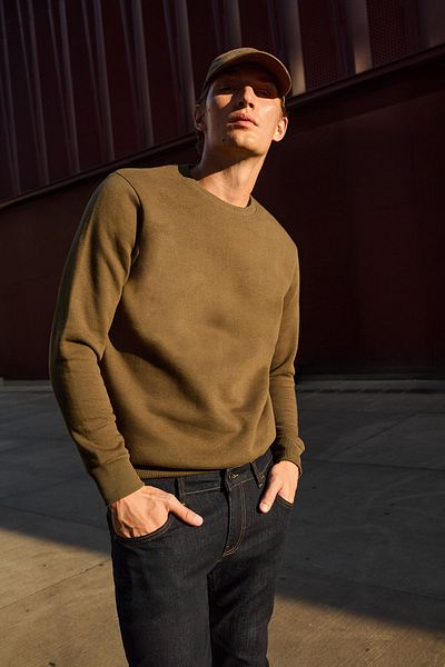 AC&Co / Altınyıldız Classics Men's Khaki Standard Fit Normal Cut 3 Thread Crew Neck Cotton Sweatshirt with Inner Fleece