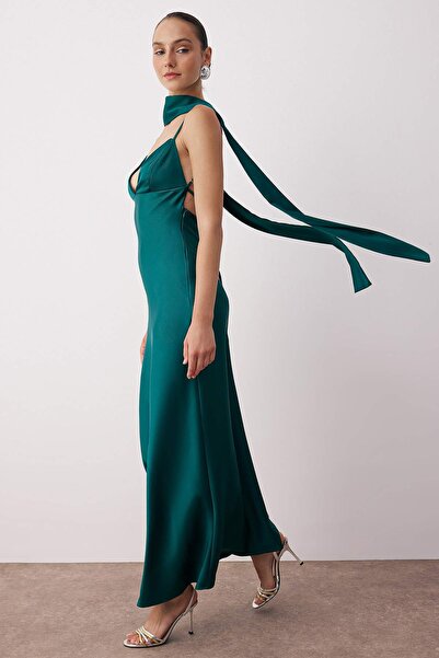 Trendyol Collection Rochie de seară maxi țesută din satin cu detaliu șal de ulei Rochie de absolvire de seară TPRSS25EL00312
