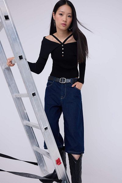 Trendyol Collection Teen Black Premium Yarn/Special Yarn Carmen Neck Strap Knitwear Sweater Twoaw26Kz00076