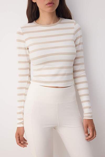 Trendyol Collection Stone-Ecru ριγέ Premium ιξώδες μαλακό ύφασμα εφαρμοστή Crop εύκαμπτη πλεκτή μπλούζα TWOAW24BZ00048