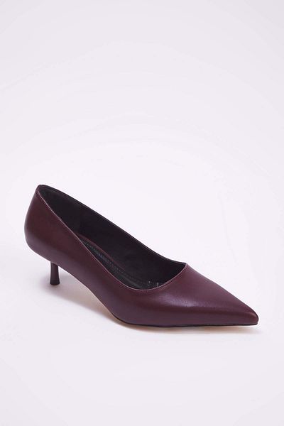 TRENDYOL SHOES Γυναικεία κλασικά παπούτσια με τακούνι μπορντό με μυτερό τακούνι TAKAW26TO00011