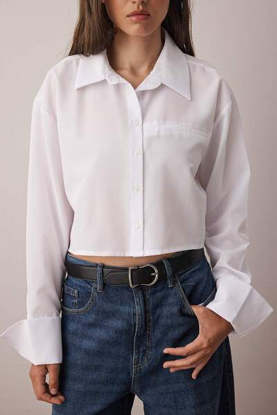 Trendyol Collection Bílá tkaná košile s běžnou manžetou TWOAW26GO00005