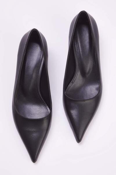 TRENDYOL SHOES Black Pointed Toe Kitten Heels Women's Classic Heeled Shoes Takaw26To00011