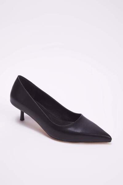 TRENDYOL SHOES Black Pointed Toe Kitten Heels Women's Classic Heeled Shoes Takaw26To00011